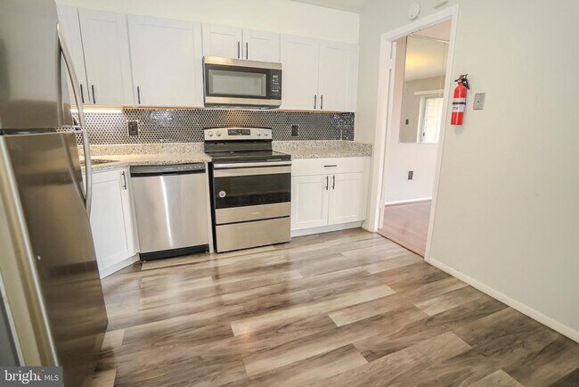 Building Photo - 3737 Clarks Ln