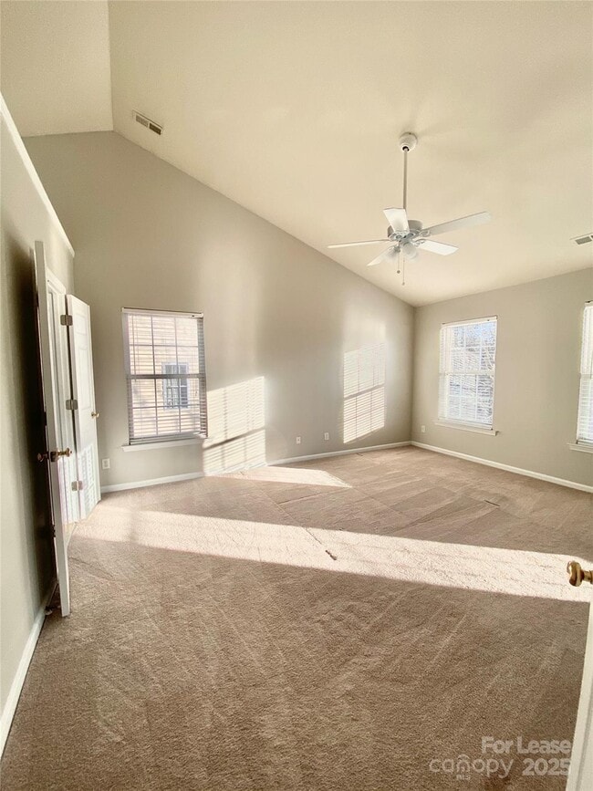 Building Photo - 605 Queenswater Ln