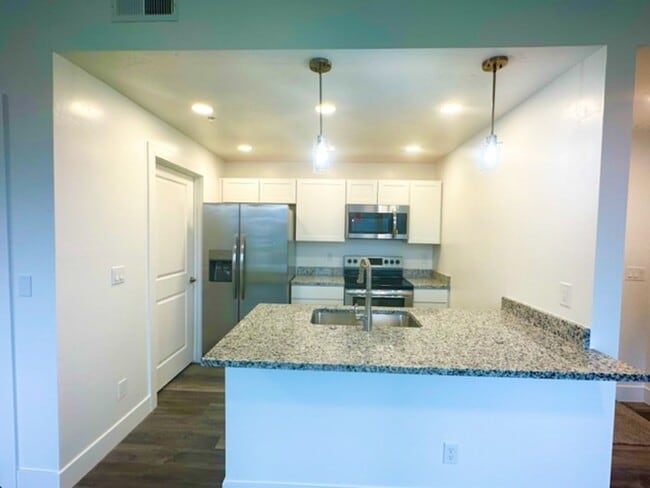 Building Photo - 1553 Clear Creek Dr