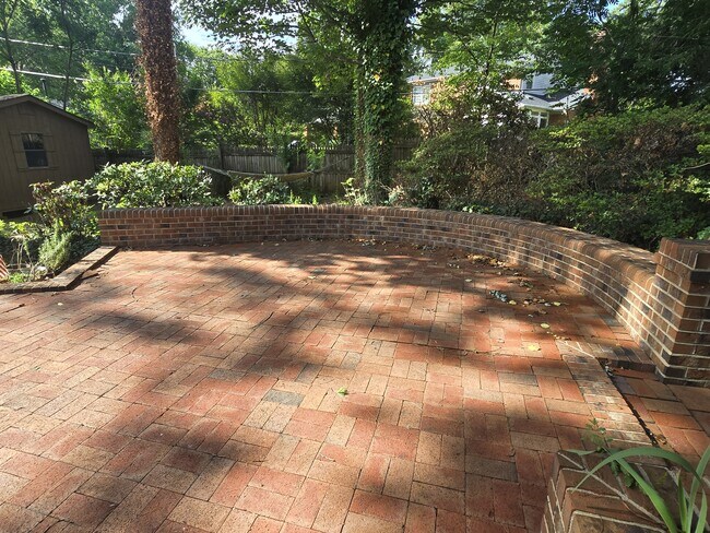 Building Photo - 3703 Hickory Hill Dr