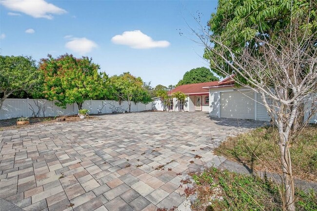 Building Photo - 5883 Darren Ct