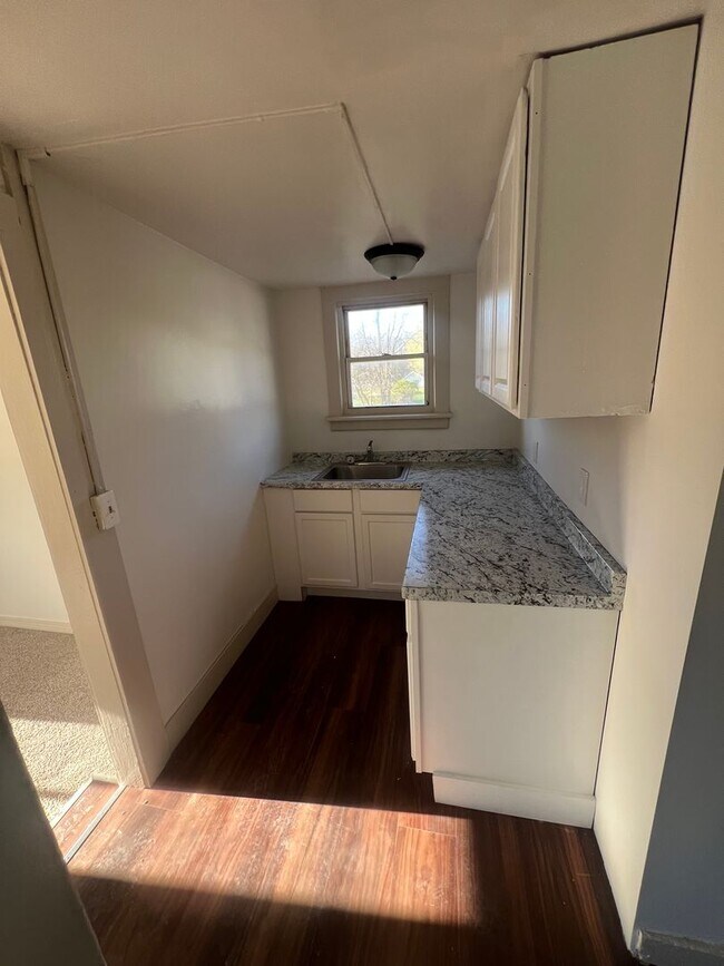 Building Photo - 2417 W Jolly Rd