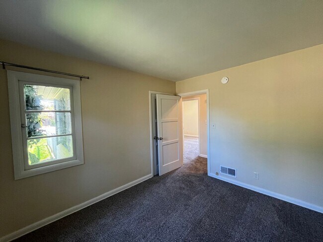 Building Photo - Charming 3-Bedroom Home with Bonus Room in Prime Beaverton Location Cedar Hills Neighborhood!!!