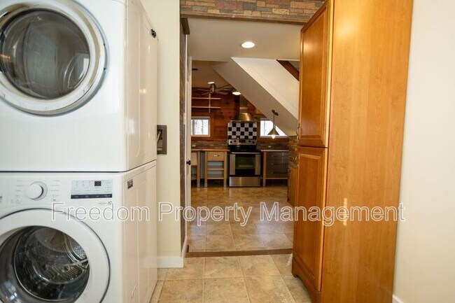 Building Photo - 11961 Mente Rd