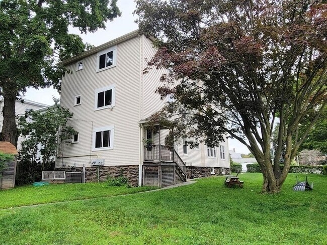 Building Photo - 352 Chandler St