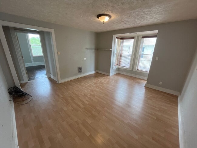 Building Photo - Large House Midtown