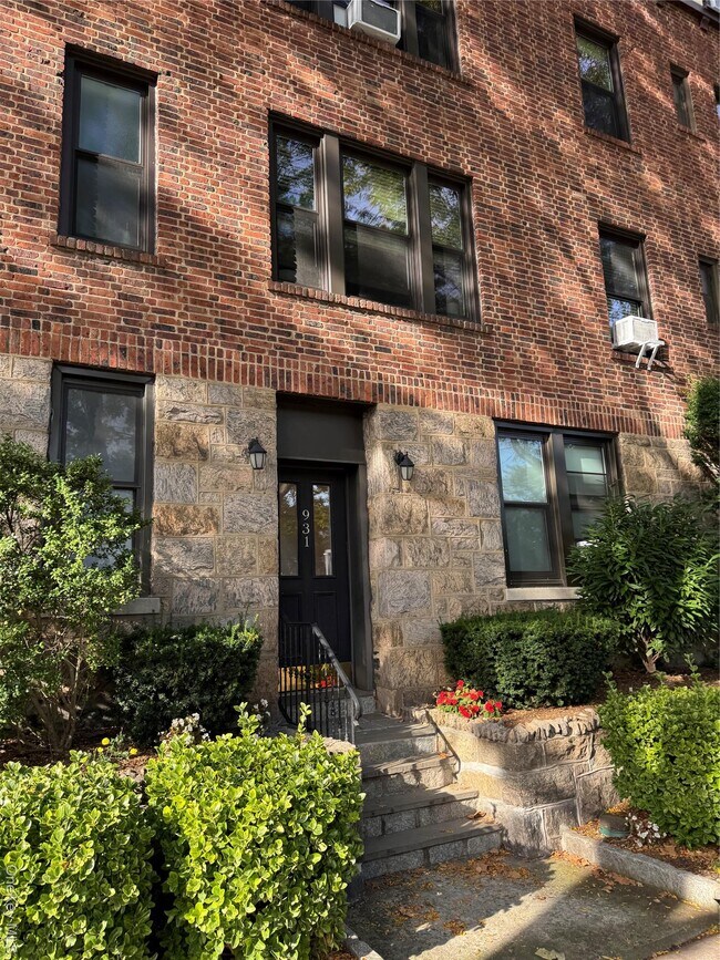 Building Photo - 931 Palmer Rd