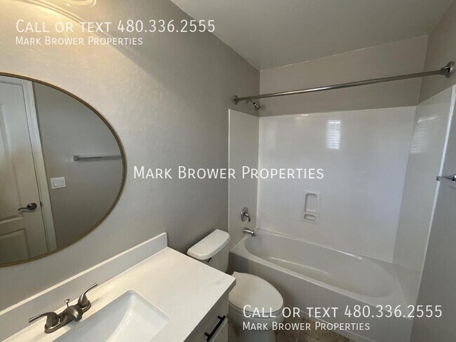 Building Photo - 2751 E Bart St