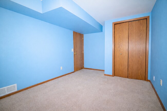 Building Photo - Moline Duplex