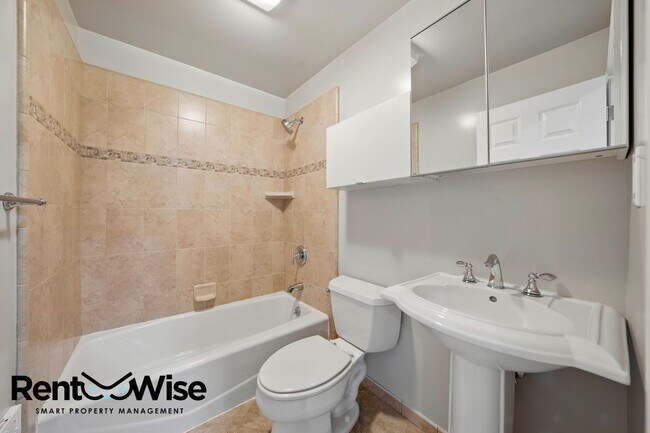 Building Photo - 1125 Fernwood Dr