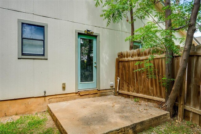 Building Photo - 915 Chisholm Cove