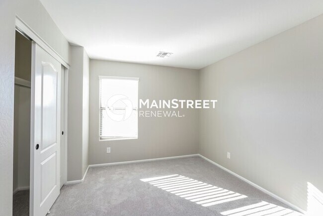 Building Photo - 4 Bedroom Pet-Friendly Home in Phoenix, AZ with Main Street Renewal