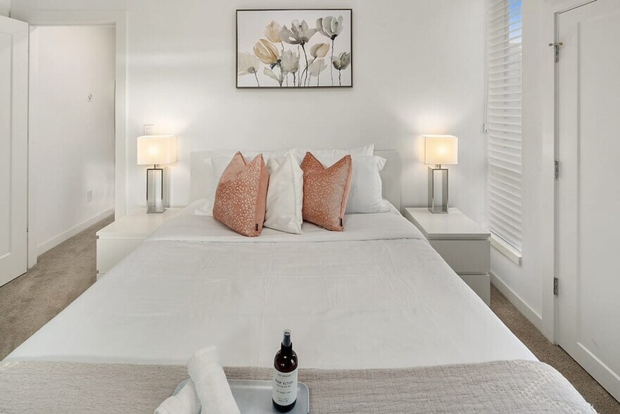 Building Photo - 915 14th Ave