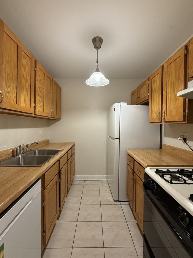 Building Photo - 9982 S 84th Terrace