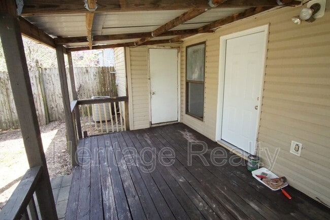 Building Photo - 2050 Countryhill Ln