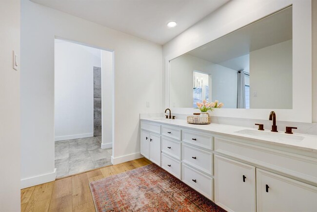 Building Photo - 5609 Courtyard Cove