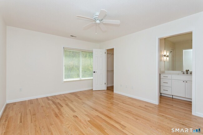 Building Photo - 33 Strathmore Ln