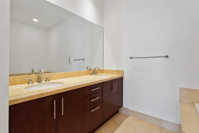 Building Photo - 12 SE 1st Ave