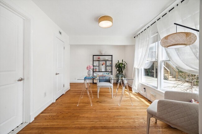 Building Photo - 2108 Branard St