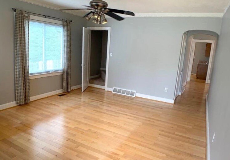 Building Photo - 3235 Prairie Ave