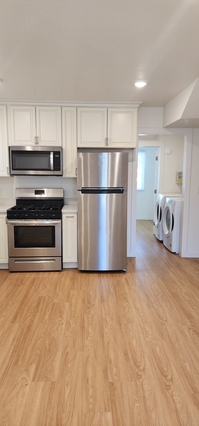 Building Photo - 923 Las Juntas St