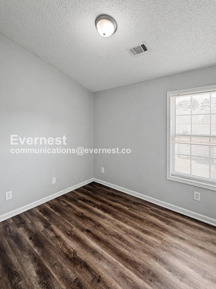 Building Photo - 8644 Thomas Ln