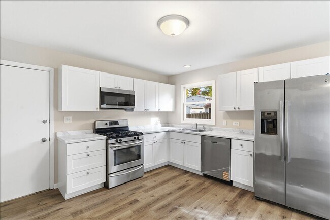 Building Photo - 37446 E Park Ln