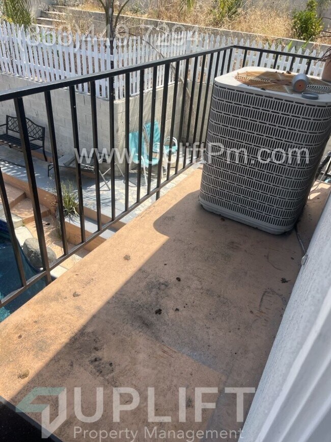 Building Photo - Casita Way (4025)