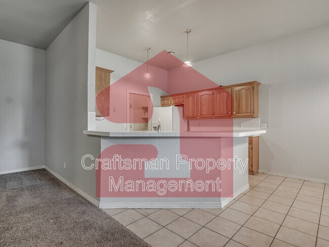 Building Photo - 2707 Silvertree Dr
