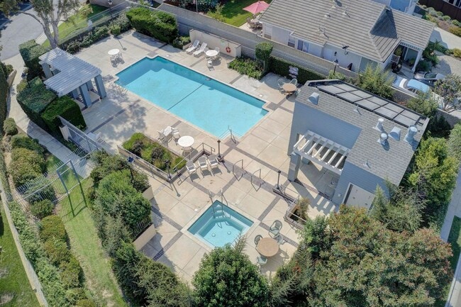 Building Photo - Cape Weston Condo with Great Layout!