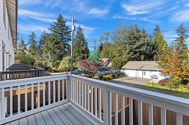 Building Photo - "Spacious 3-Bedroom Luxury Townhouse in Everett with 3 Full Baths"
