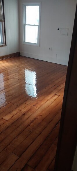 Living Room - 31 Lincoln Ave