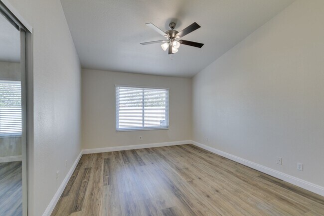 Building Photo - AVAILABLE 1/1/26- Beautiful 3-Bedroom, 2-Bathroom Home in Green Valley