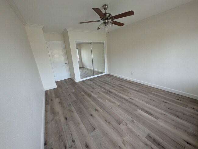 Building Photo - 2BR Apartment Steps from Windansea Beach