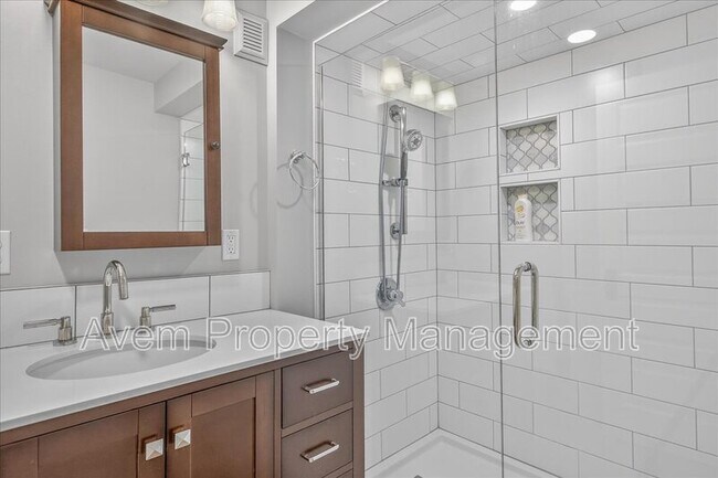 Building Photo - 1705 NW 25th Ave