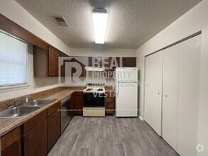 Building Photo - 511 Maplewood Dr