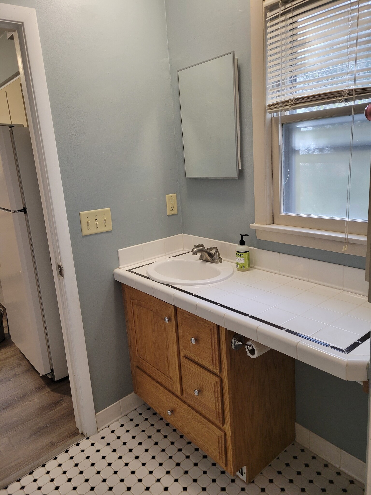 Building Photo - 213 S Webster St