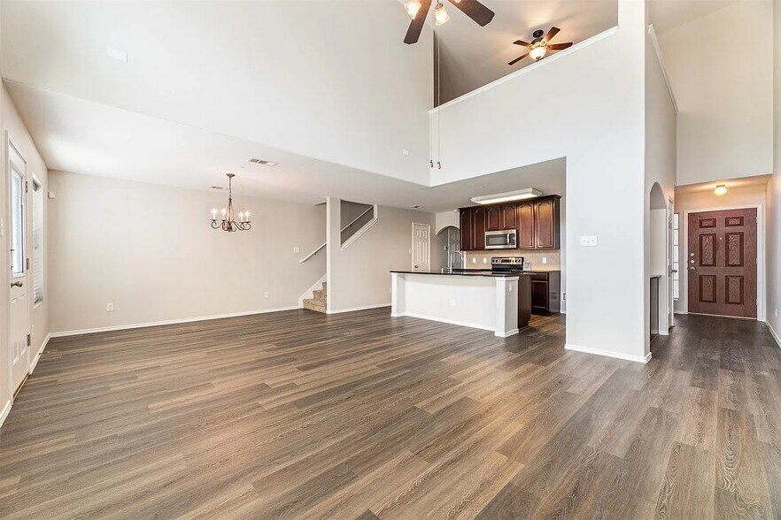 Building Photo - 9829 Fleetwood Dr