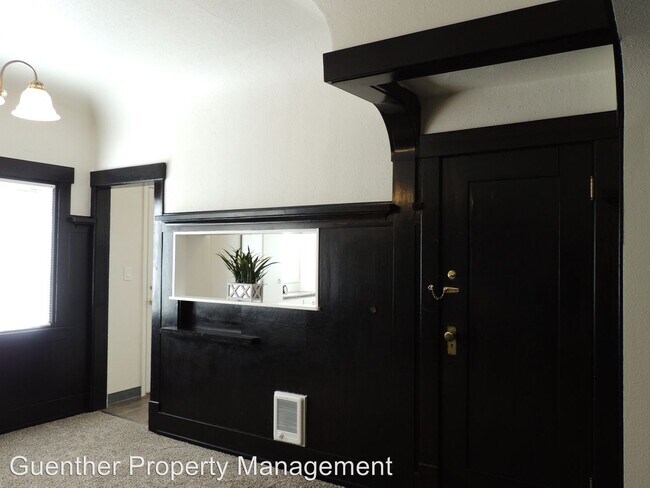 Building Photo - 819 W 11th Ave