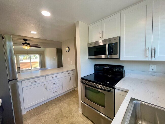 Building Photo - 2 Bedroom-2 Bathroom Single Story Condo; 2...