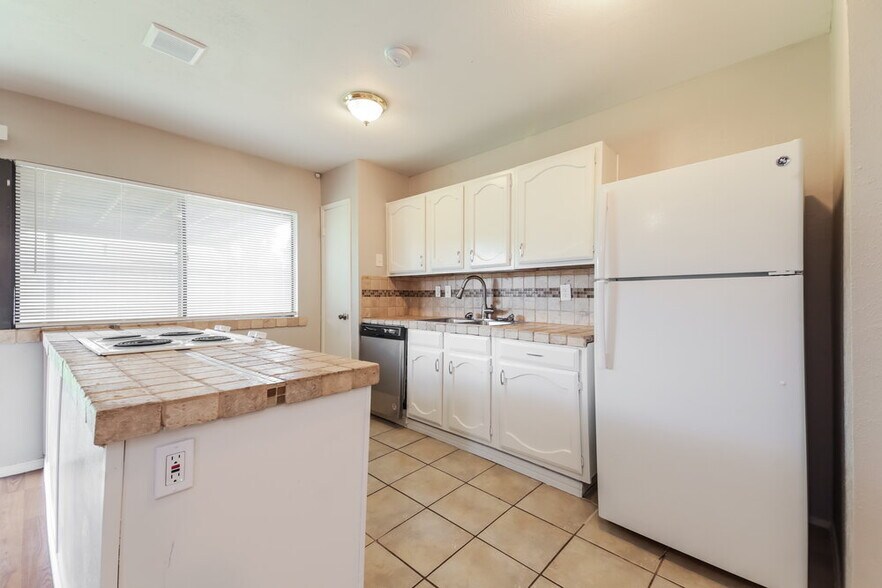 Building Photo - 6702 Blackberry Dr