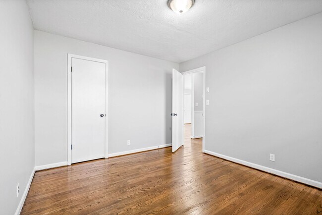 Building Photo - 113 Tandy Dr