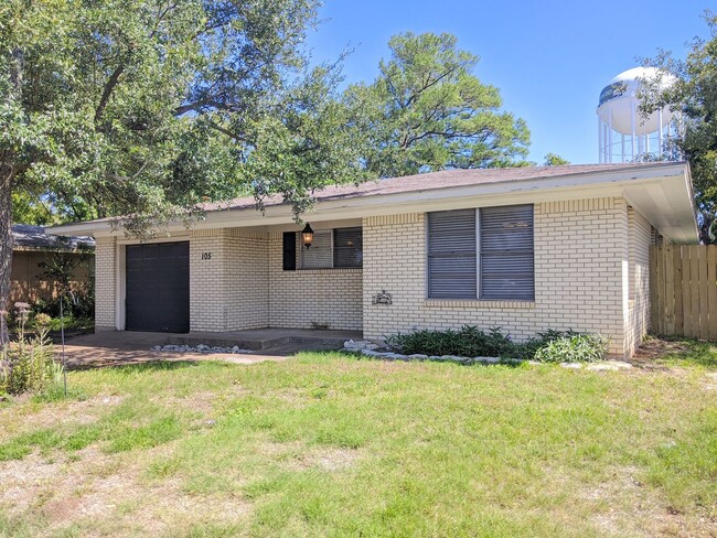 Primary Photo - Cute 3 Bed, 1 Bath Home in Bryan for Augus...