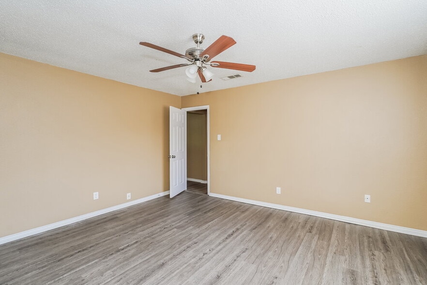 Building Photo - 6029 Dustin Dr