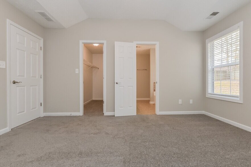 Building Photo - 509 Sarah's Ln
