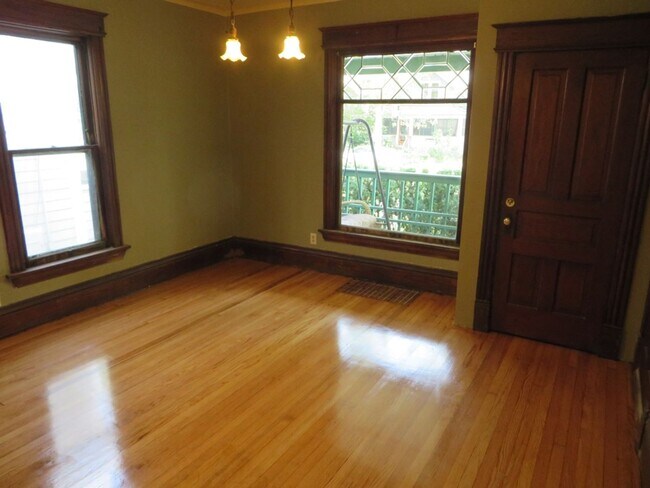 Building Photo - 1214 E Mifflin St
