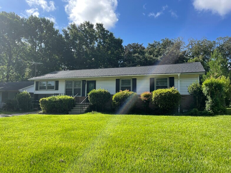 Building Photo - 2665 Orchid Ave