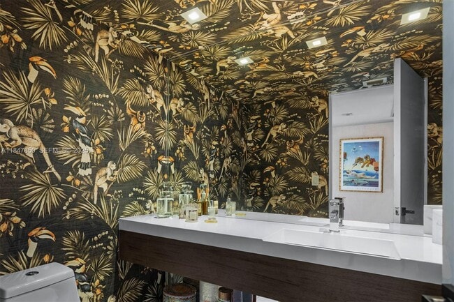 Building Photo - 2127 Brickell Ave