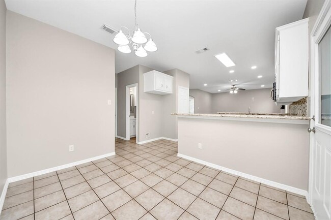 Building Photo - 8522 Sports Haven Dr