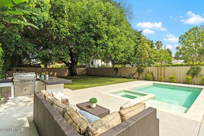 Building Photo - 12727 Landale St